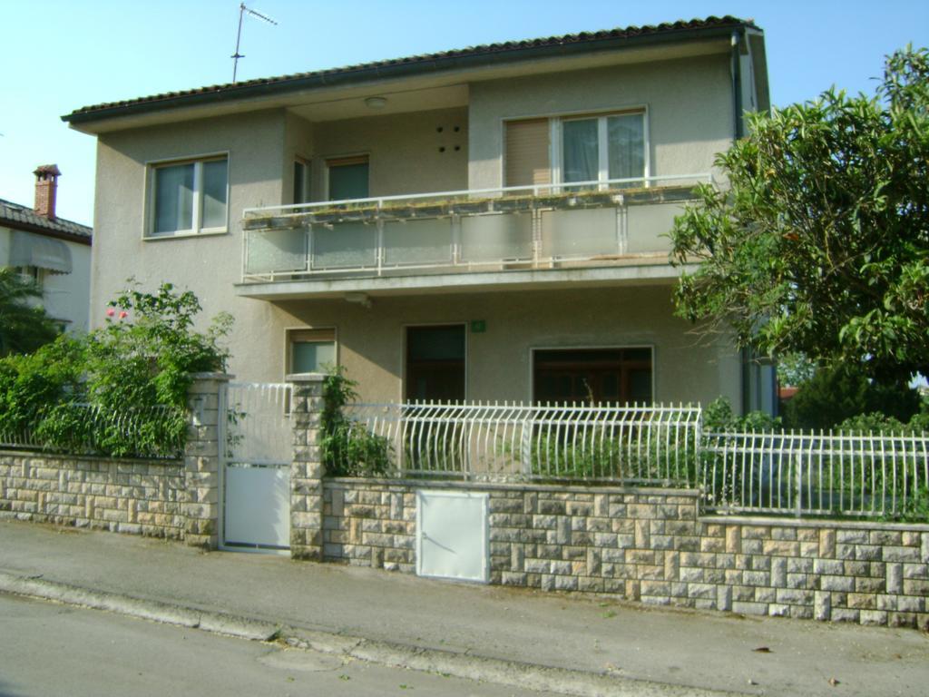 Apartment For Holidays In Pula Ruang foto
