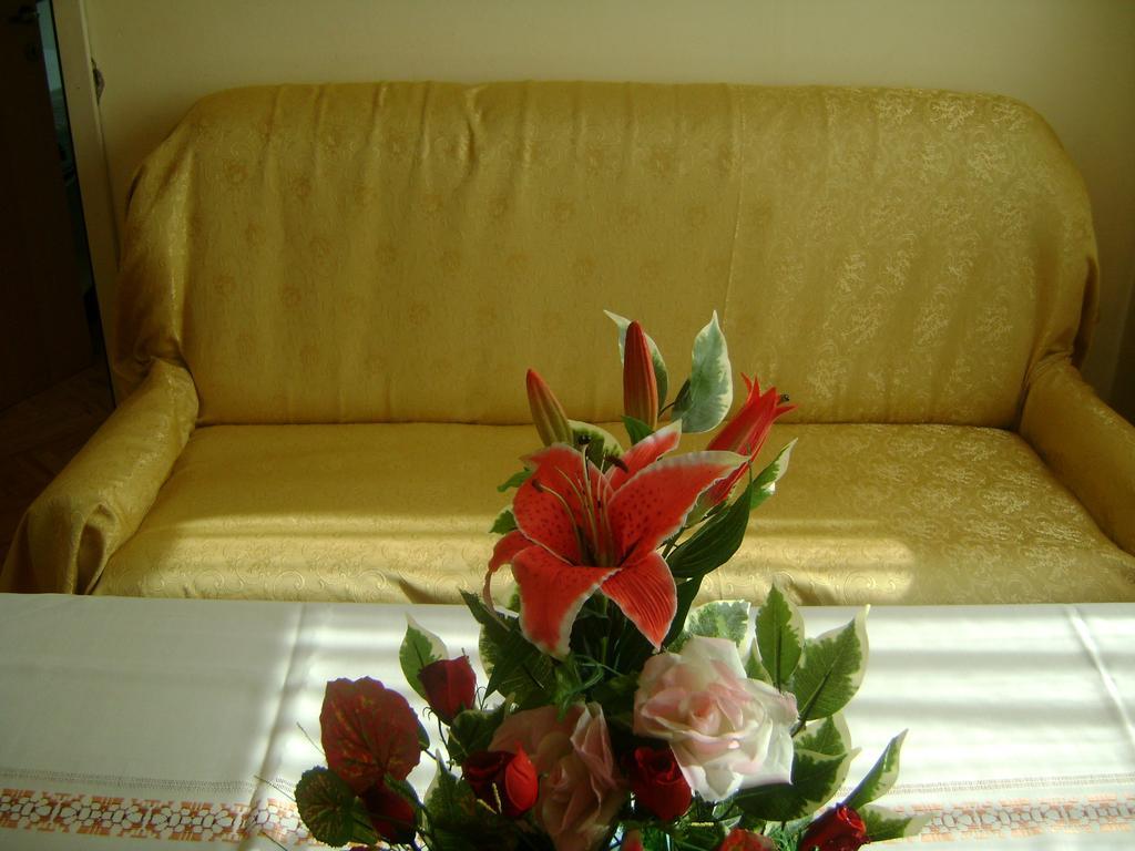 Apartment For Holidays In Pula Ruang foto