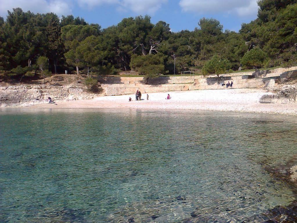 Apartment For Holidays In Pula Bagian luar foto